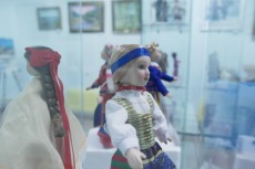 "Фарфоровые куклы в национальных костюмах Российской империи"